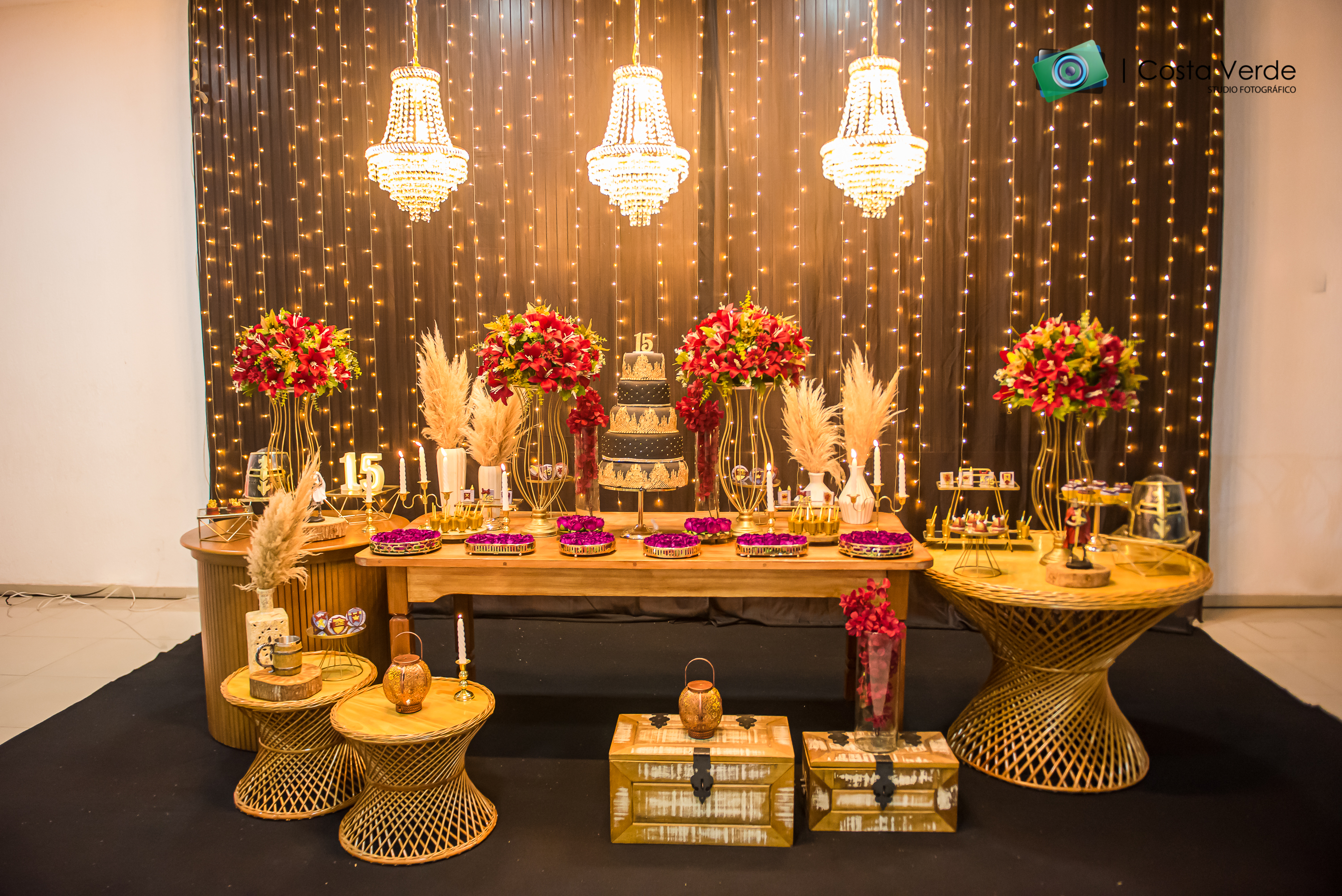 Mesa posta para evento